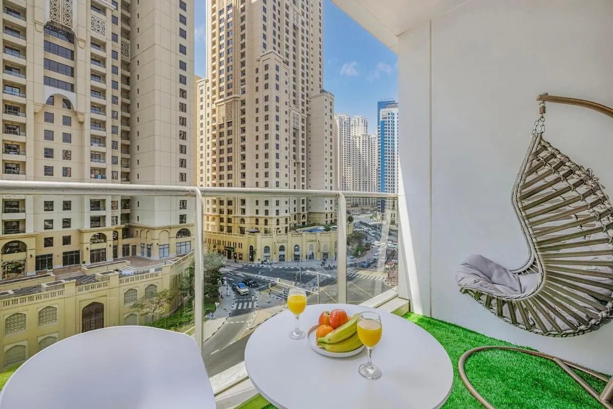 Charming Studio Retreat -Few Steps Away From Ocean Dubai Apartment