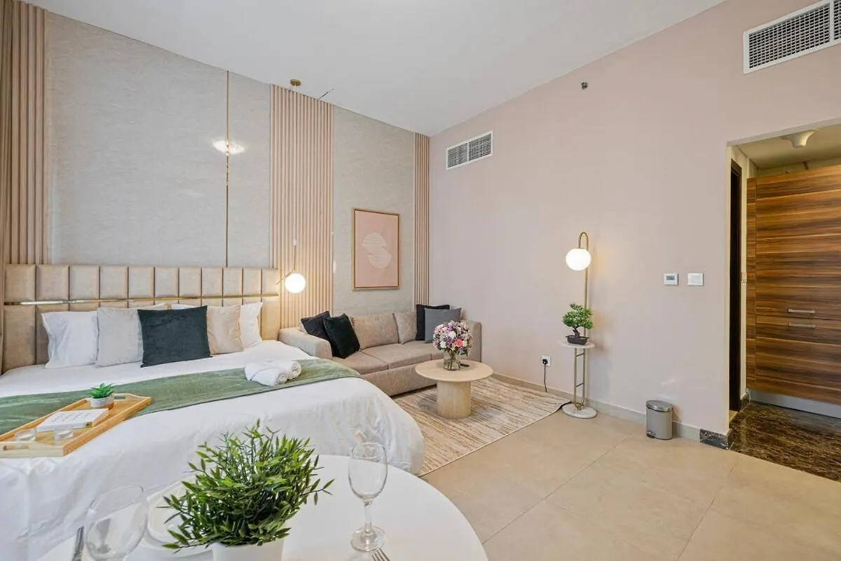 Charming Studio Retreat -Few Steps Away From Ocean Dubai Apartment