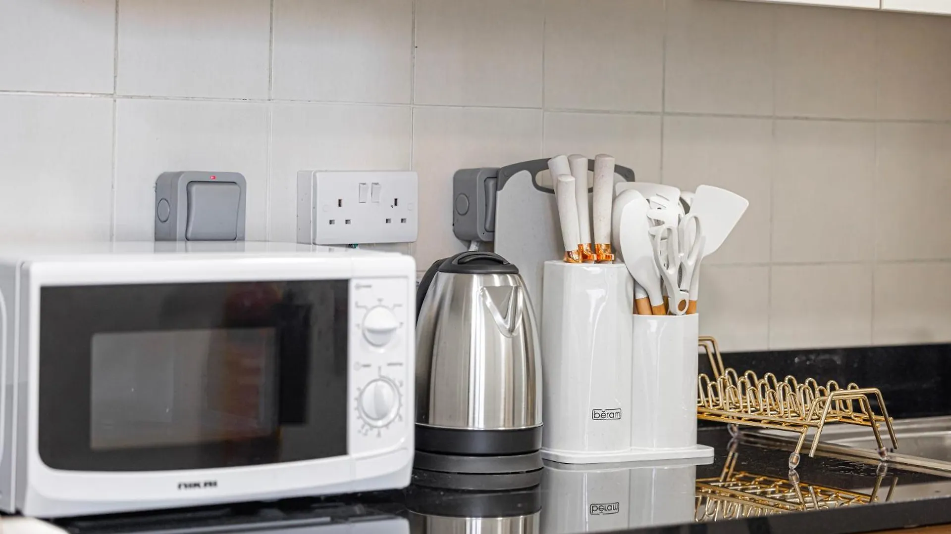 Apartment Charming Studio Retreat -Few Steps Away From Ocean Dubai